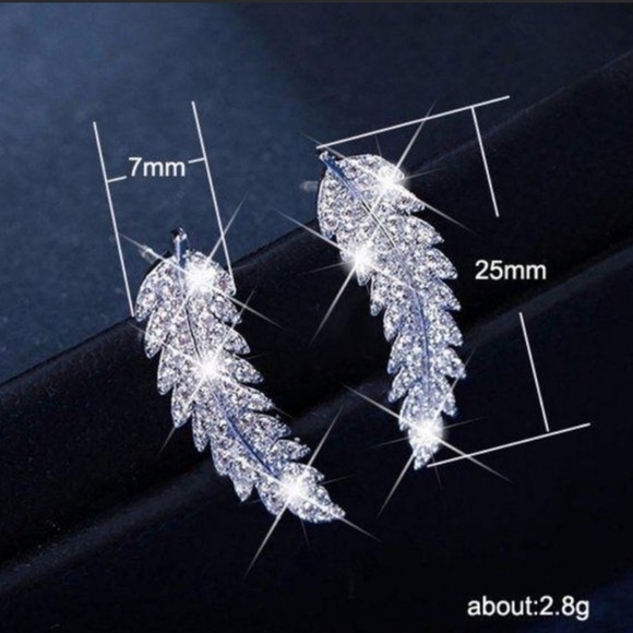 NEW 18K White Gold Diamond Marquis Leaf Earrings - Picture 5 of 5